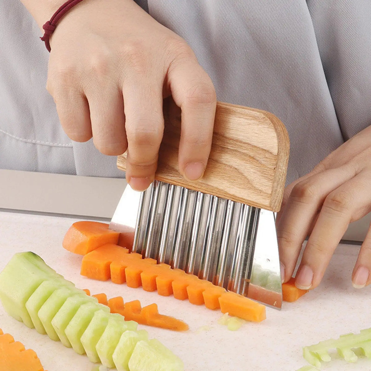 Stainless Steel Crinkle Cutter – Wavy Veggie & Fry Slicer Crinkle Cutter Slicer PLUSH