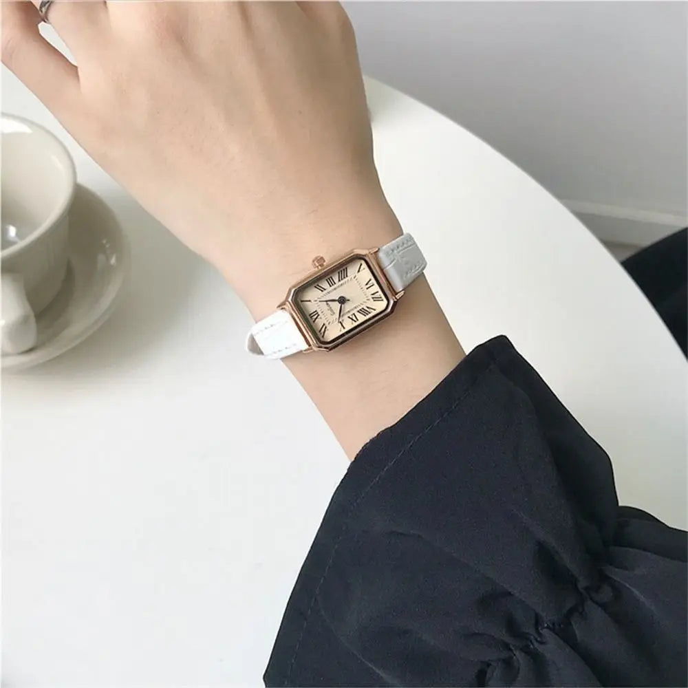 Elegant Women's Quartz Watch – Roman Numeral Leather Strap Ladies Quartz Watch PLUSH
