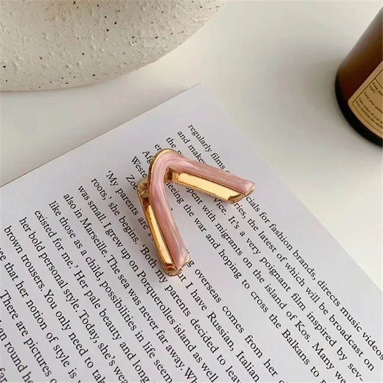 V-Shaped Mini Claw Hair Clip – Golden Metal Korean Style Mini Claw Hair Clip PLUSH Pink