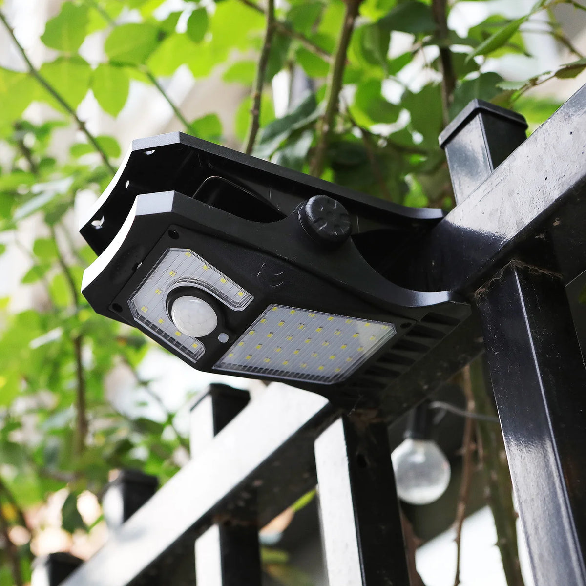 Solar LED Motion Sensor Outdoor Light – Clip & Wall Mount Solar Outdoor Light PLUSH