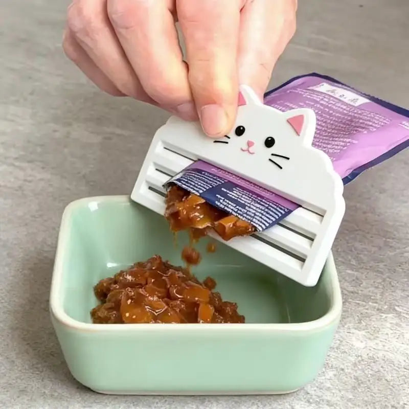 Cat Food Squeeze Feeder Spoon – Pet Treat Dispenser Tool Pet Treat Dispenser PLUSH