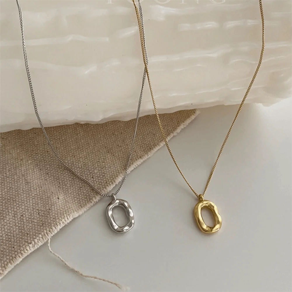 Women's Minimalist Clavicle Choker Necklace – Gold & Silver Pendant Choker Necklace PLUSH