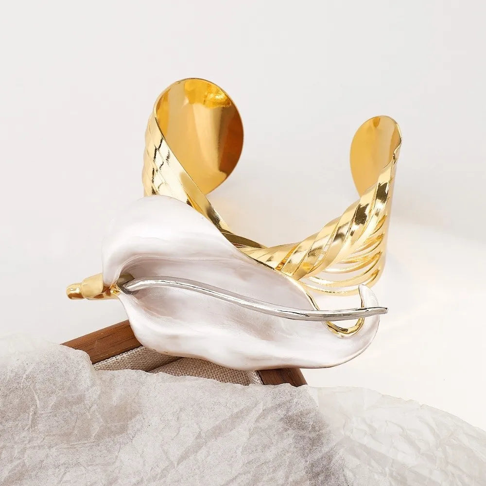 Bohemian 3D Iris Flower Gold Bangle Bracelet – Vintage Style Fashion Bangle Bracelet PLUSH
