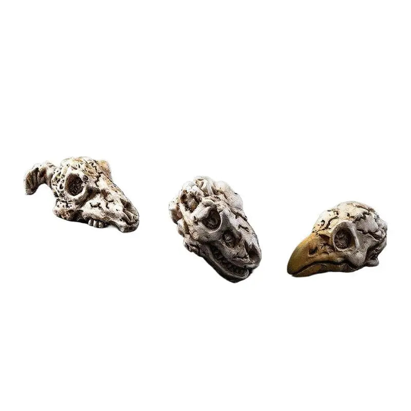 Mini Halloween Crow Skull Ornaments 5pcs – Gothic Resin Decor Halloween Figurine Set PLUSH