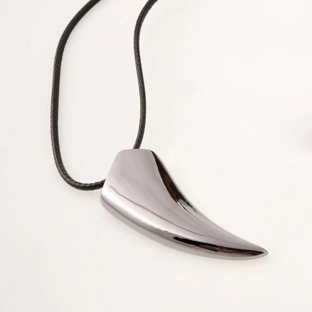 Wolf Pendant Necklace – Zinc Alloy Fashion Jewelry Silver/Black Pendant Necklace PLUSH