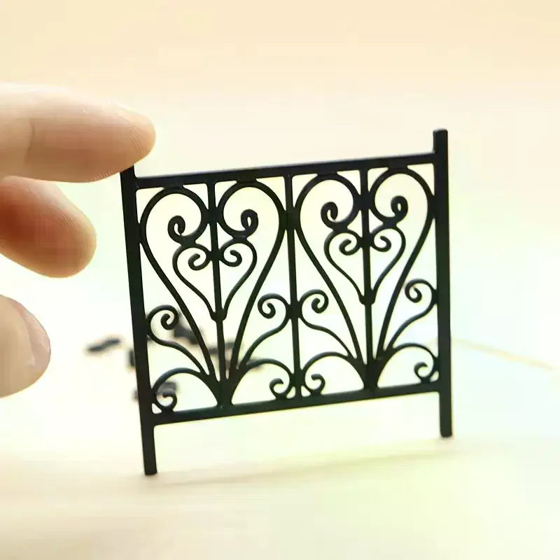Dollhouse Carved Fence Miniature Model – DIY Scene & Décor Miniature Dollhouse Accessory PLUSH