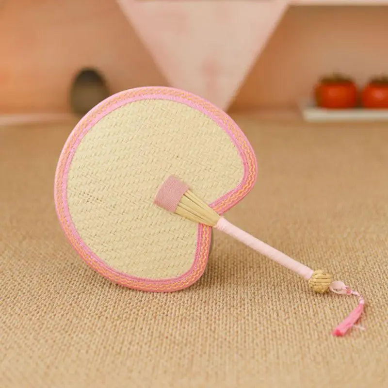 Handwoven Wheat Straw Handheld Fan – Portable Summer Cooling Handheld Straw Fan PLUSH A3