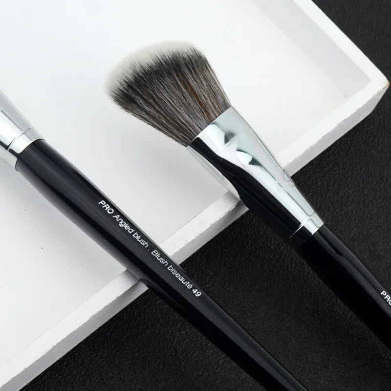 Angled Contouring Blush Brush – Cheekbone Sculpting Tool Contouring Makeup Brush PLUSH