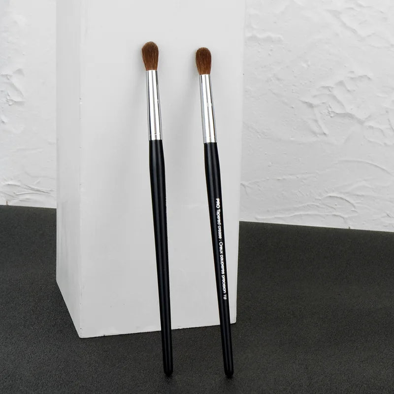 Tapered Crease Eyeshadow Brush Natural Goat Hair – PLUSH SEP #19 Eyeshadow Brush PLUSH