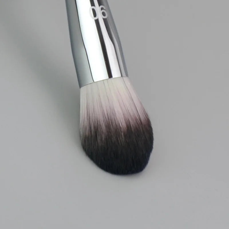 Pro Featherweight Complexion Brush #90 – Foundation & Blush Makeup Brush PLUSH