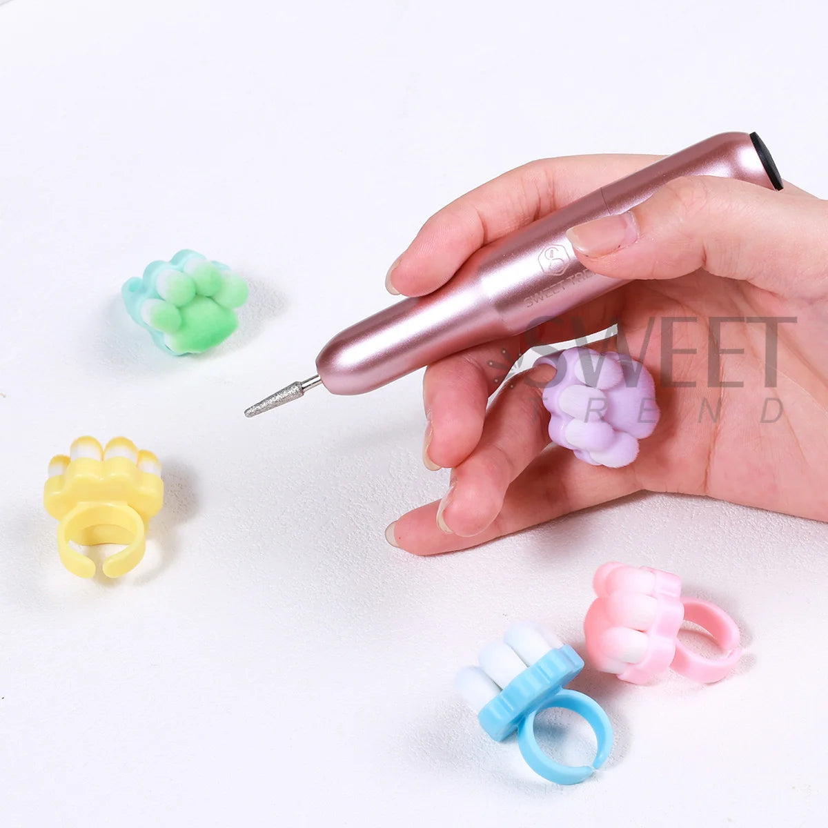 2pcs Cat Claw Finger Nail Brush – Soft Bristle Dust Removal Nail Cleaning Brush PLUSH