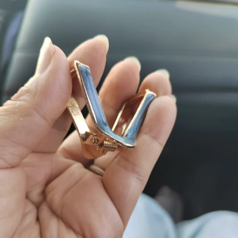 V-Shaped Mini Claw Hair Clip – Golden Metal Korean Style Mini Claw Hair Clip PLUSH