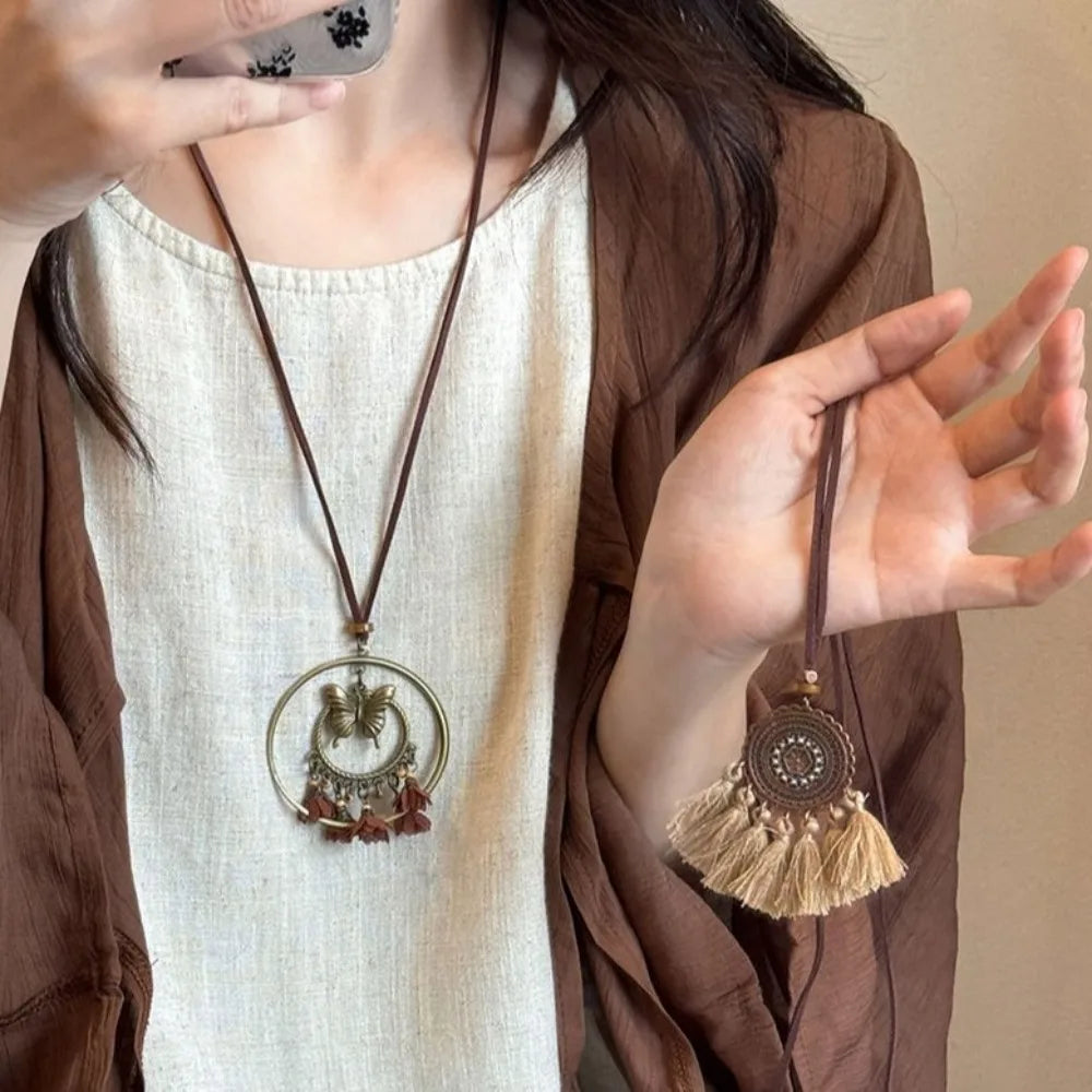 Bohemian Wood Tassel Necklace – Ethnic Floral Sweater Chain Pendant Necklace PLUSH