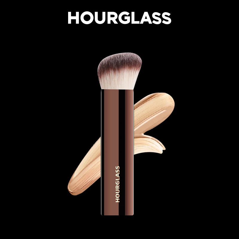 Hourglass No.20 Vanish Seamless Foundation Brush – Soft Fiber Foundation Makeup Brush PLUSH