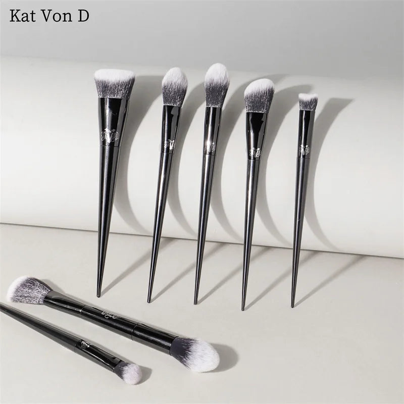 Kat Von D Makeup Brush – Foundation, Blush & Eyeshadow KVD Makeup Brush PLUSH