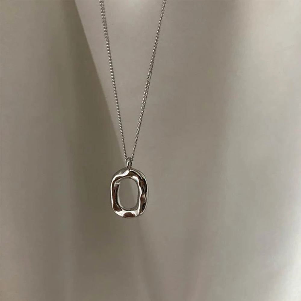 Women's Minimalist Clavicle Choker Necklace – Gold & Silver Pendant Choker Necklace PLUSH silver