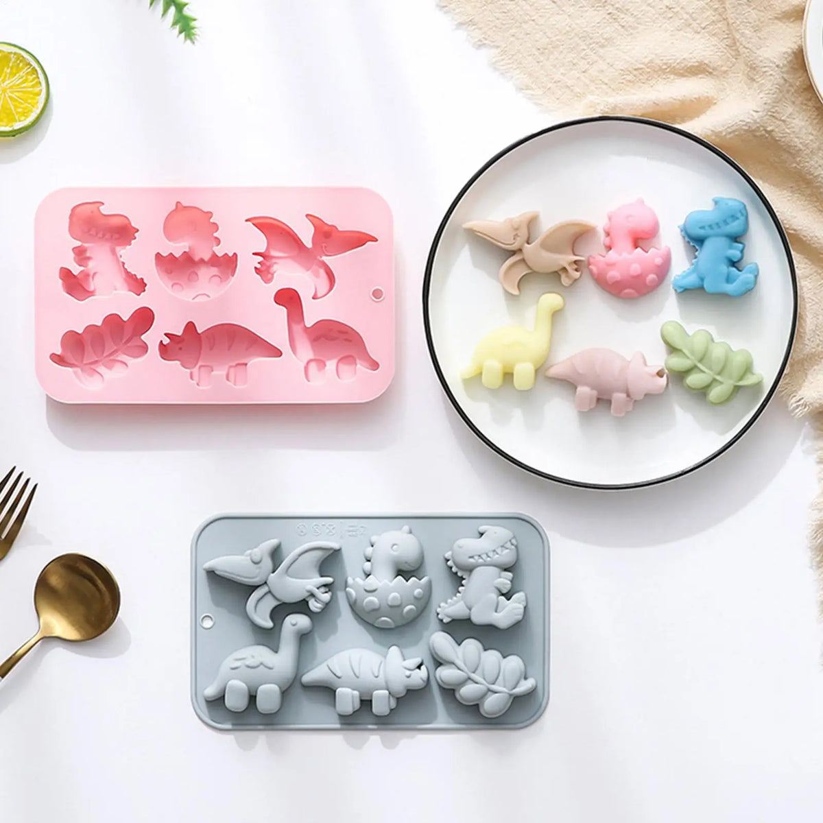 6-Cavity Dinosaur Silicone Mold – Chocolate, Candy & Cake Silicone Baking Mold PLUSH