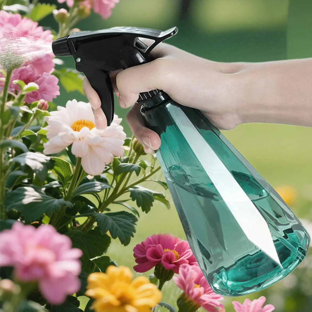 500ml Adjustable Refillable Spray Bottle – Garden Plant Watering Garden Spray Bottle PLUSH