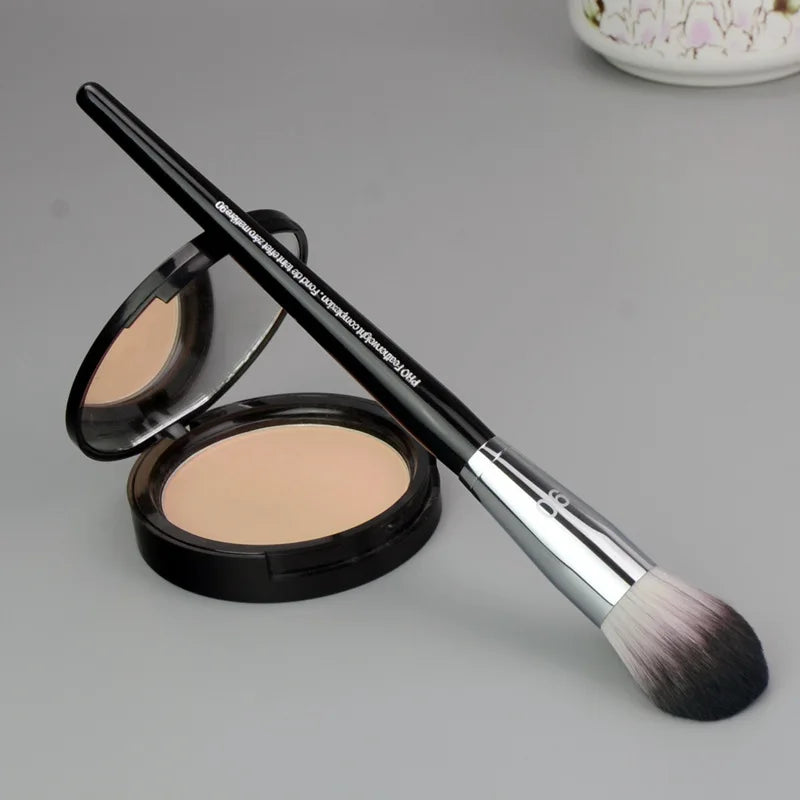 Pro Featherweight Complexion Brush #90 – Foundation & Blush Makeup Brush PLUSH