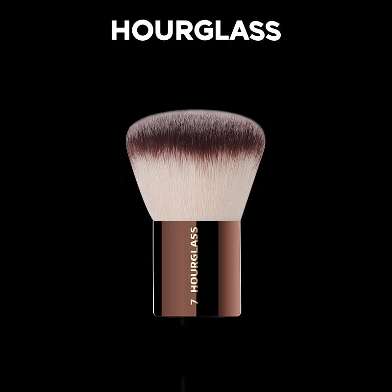 Hourglass No.7 Finishing Powder Brush – Soft Wool Fiber Finishing Makeup Brush PLUSH