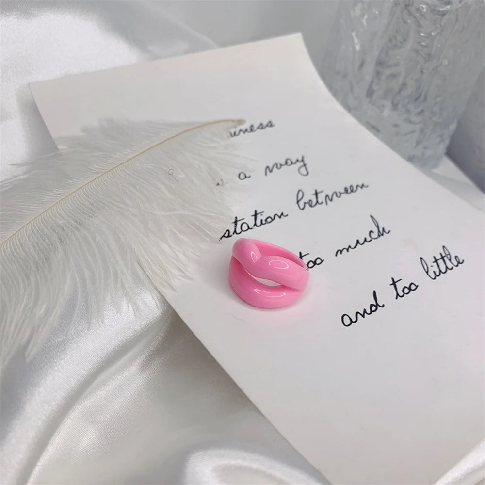 Vintage Punk Acrylic Lips Resin Ring | Transparent Geometric Fashion Resin Ring PLUSH F