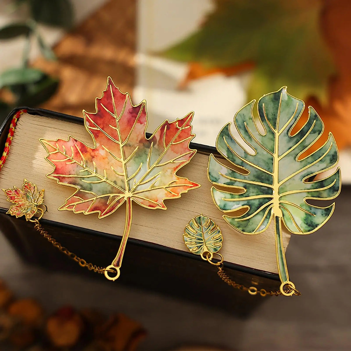 Metal Leaf Bookmark with Chain Pendant – Maple & Clover Metal Bookmark PLUSH