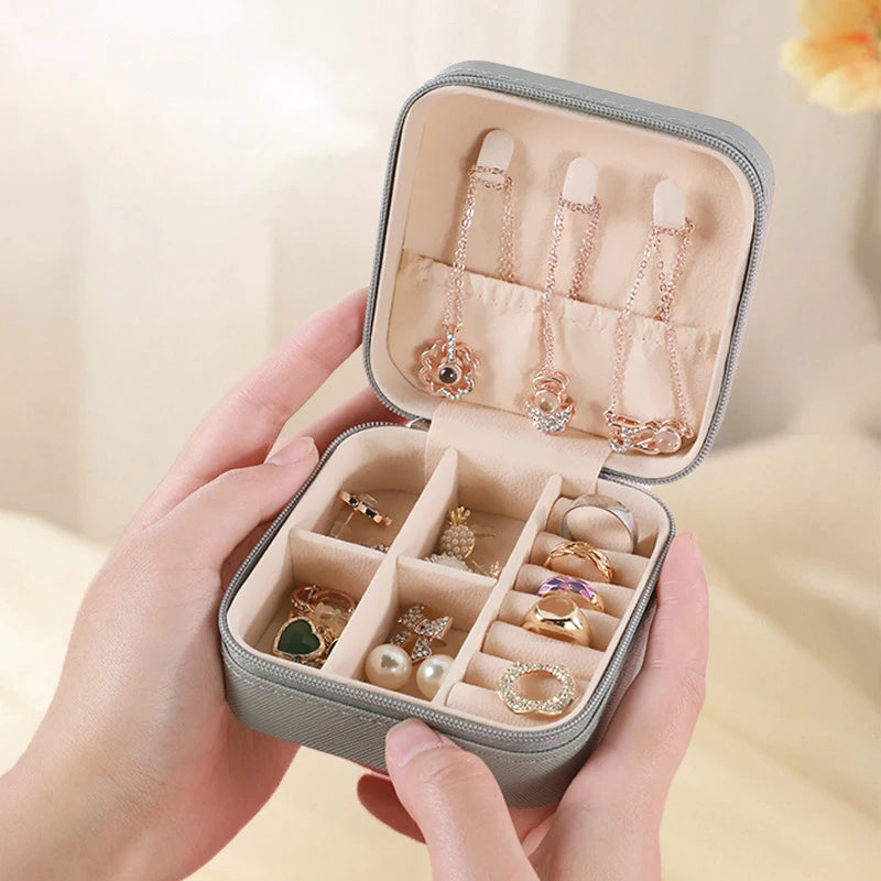 Portable Travel Jewelry Organizer Box – PU Leather Zipper Case Jewelry Organizer Box PLUSH