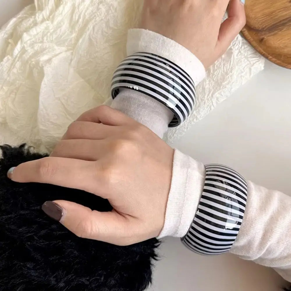Black & White Striped Wide Acrylic Cuff Bangle – Retro Style Cuff Bangle PLUSH