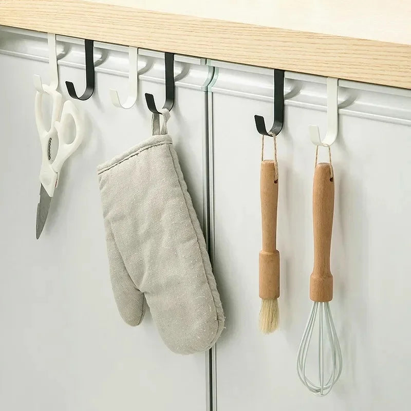 Multi-Purpose 4-Hook Cabinet Door Rack – Kitchen & Bathroom Over-Door Hook Rack PLUSH