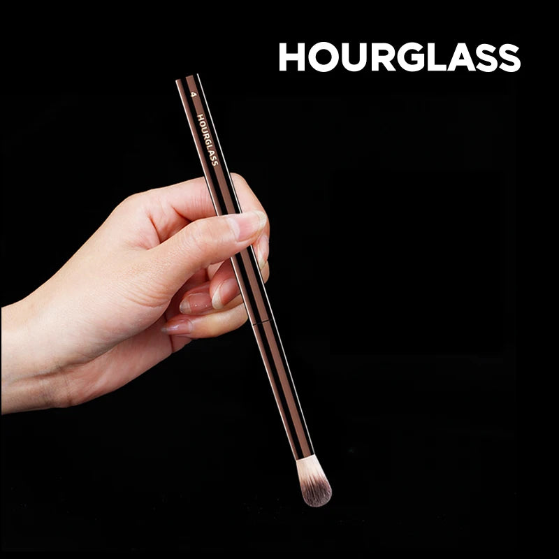 Hourglass No.4 Crease & Highlight Brush – Soft Fiber Tip Makeup Brush PLUSH