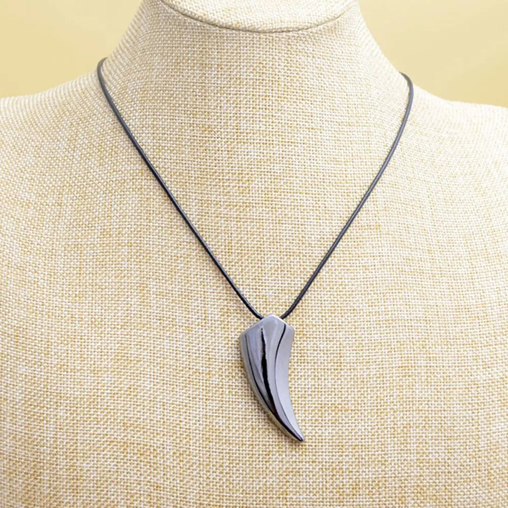Wolf Pendant Necklace – Zinc Alloy Fashion Jewelry Silver/Black Pendant Necklace PLUSH Black