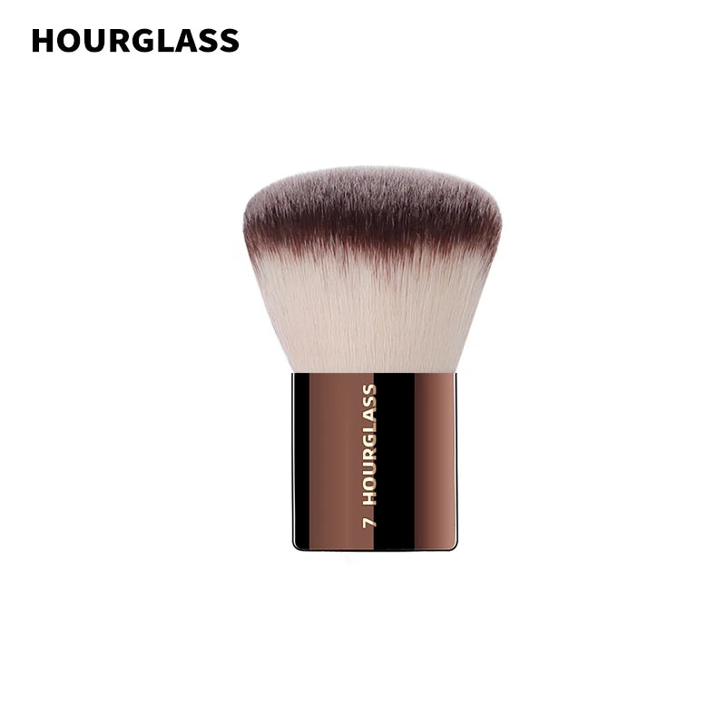 Hourglass No.7 Finishing Powder Brush – Soft Wool Fiber Finishing Makeup Brush PLUSH