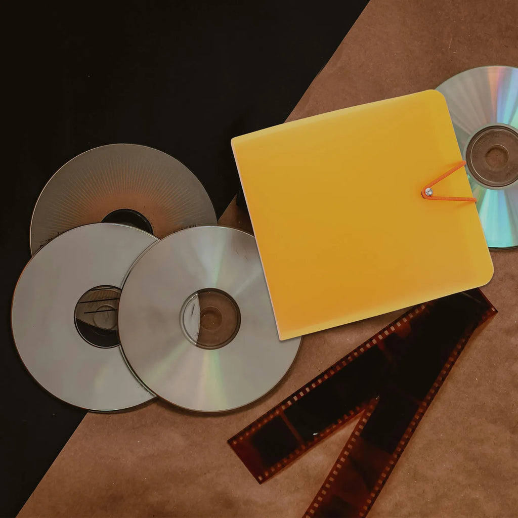 Portable CD DVD Organizer Binder Wallet Case Holder – Orange CD DVD Organizer PLUSH