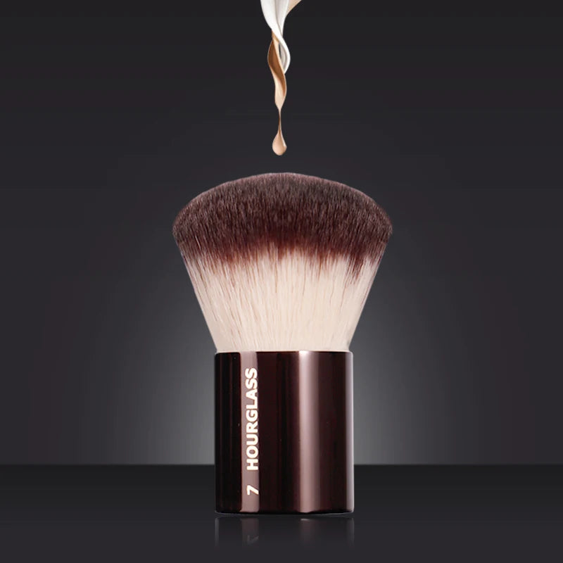 Hourglass No.7 Finishing Powder Brush – Soft Wool Fiber Finishing Makeup Brush PLUSH