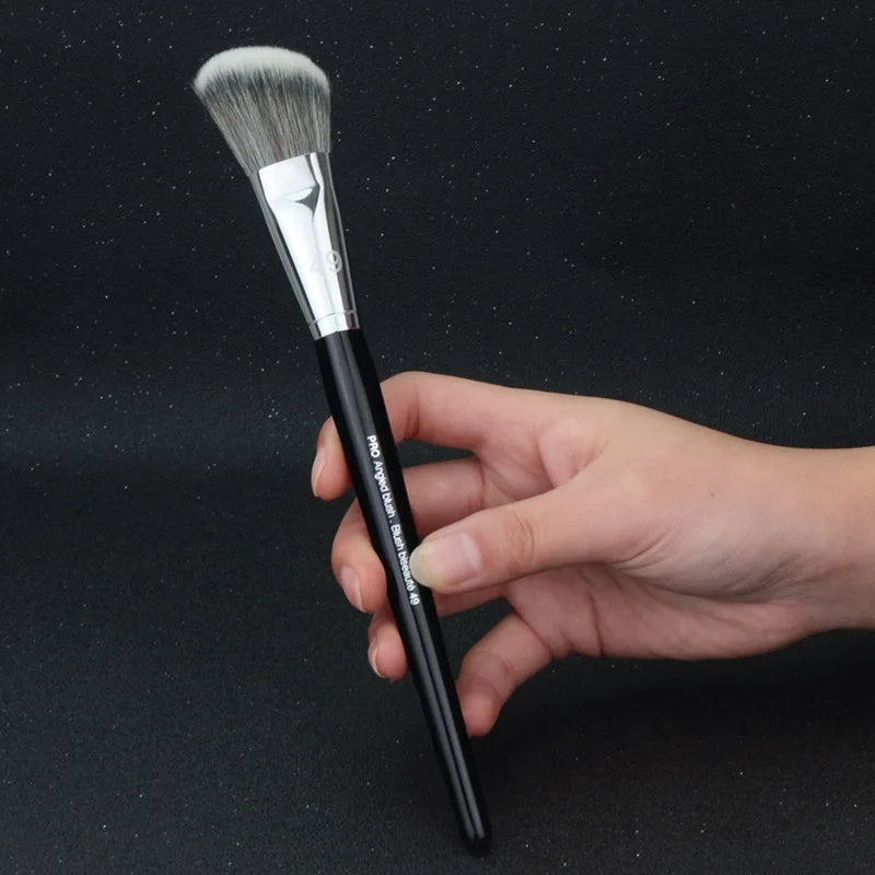 Angled Contouring Blush Brush – Cheekbone Sculpting Tool Contouring Makeup Brush PLUSH
