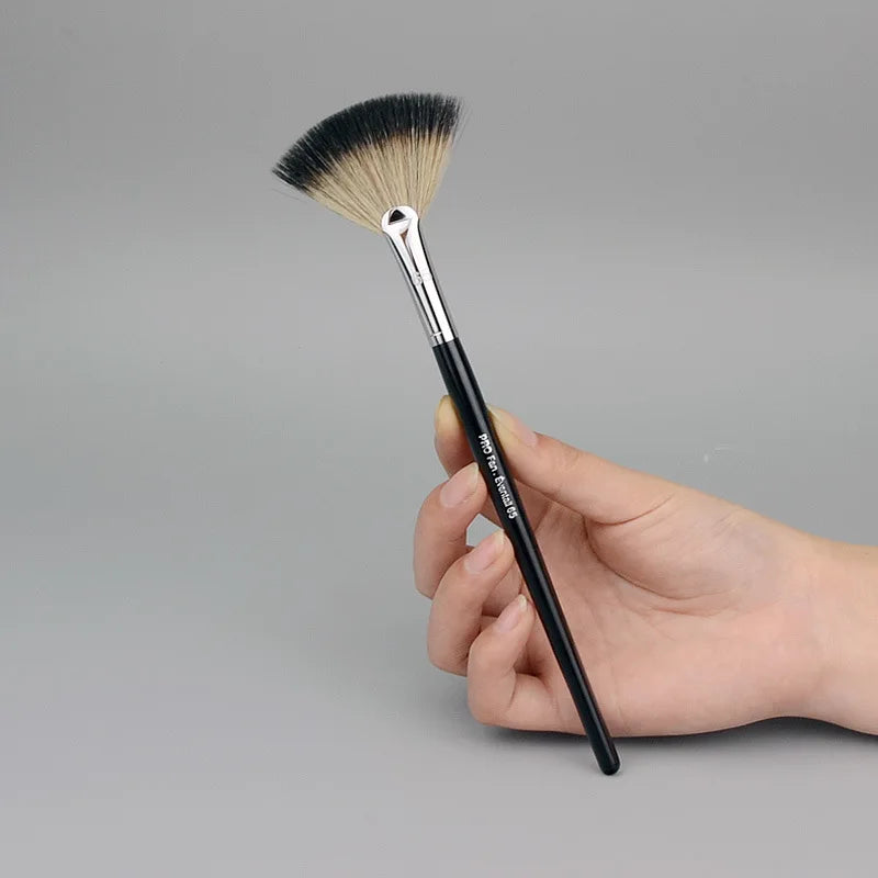 PRO Fan Brush #65 – Powder, Bronzer & Illuminator Makeup Brush Makeup Fan Brush PLUSH