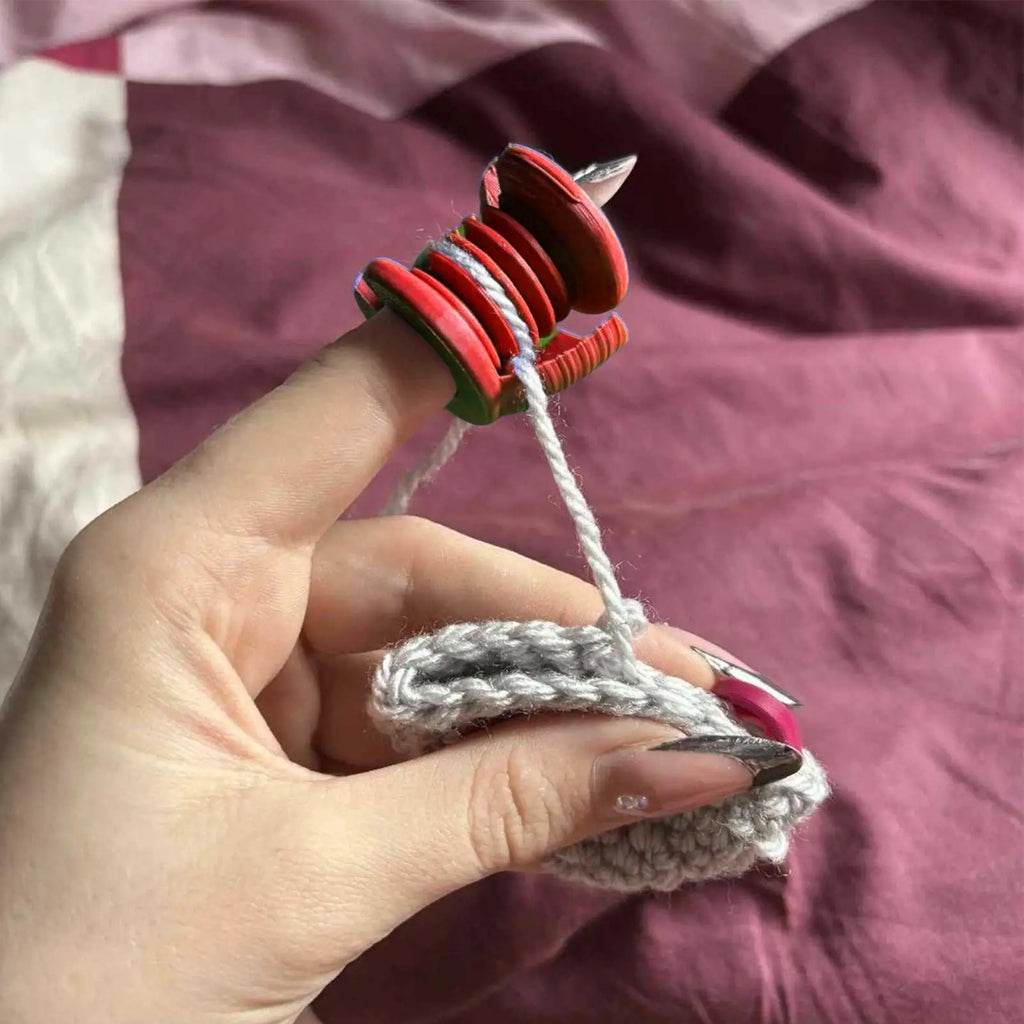 Yarn Guide Ring Knitting Thimble & Crochet Finger Guard Knitting Crochet Tool PLUSH