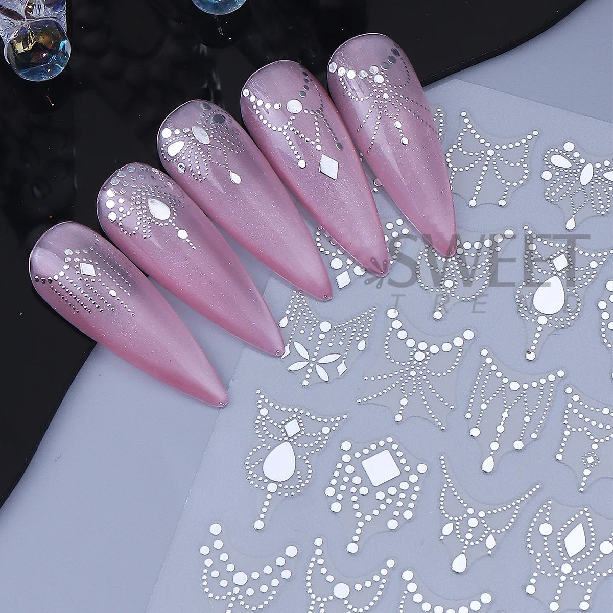 Retro Pearl Lace Nail Stickers – Mandala Floral Decals 4/5pcs Nail Art Stickers PLUSH