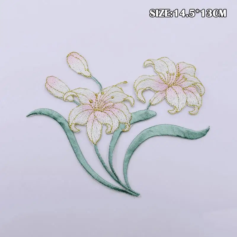 Embroidered Flower Iron-On Patch – DIY Fabric Appliqué Embroidered Fabric Patch PLUSH D