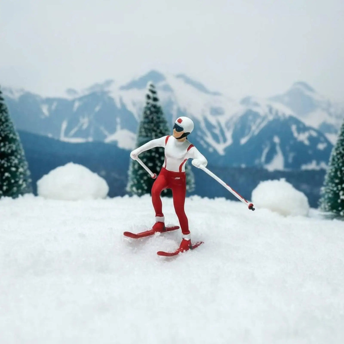 1:64 Scale Resin Skiing Figure – Winter Diorama Collectible Miniature Diorama Figure PLUSH 164CoolSkiBoyOrange