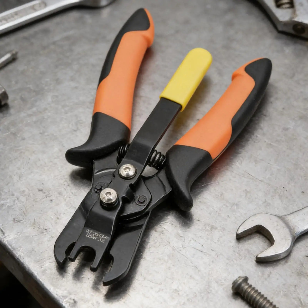 Pneumatic Disconnect Tool – Push-to-Connect Air Hose Pliers Air Line Disconnect Plier PLUSH
