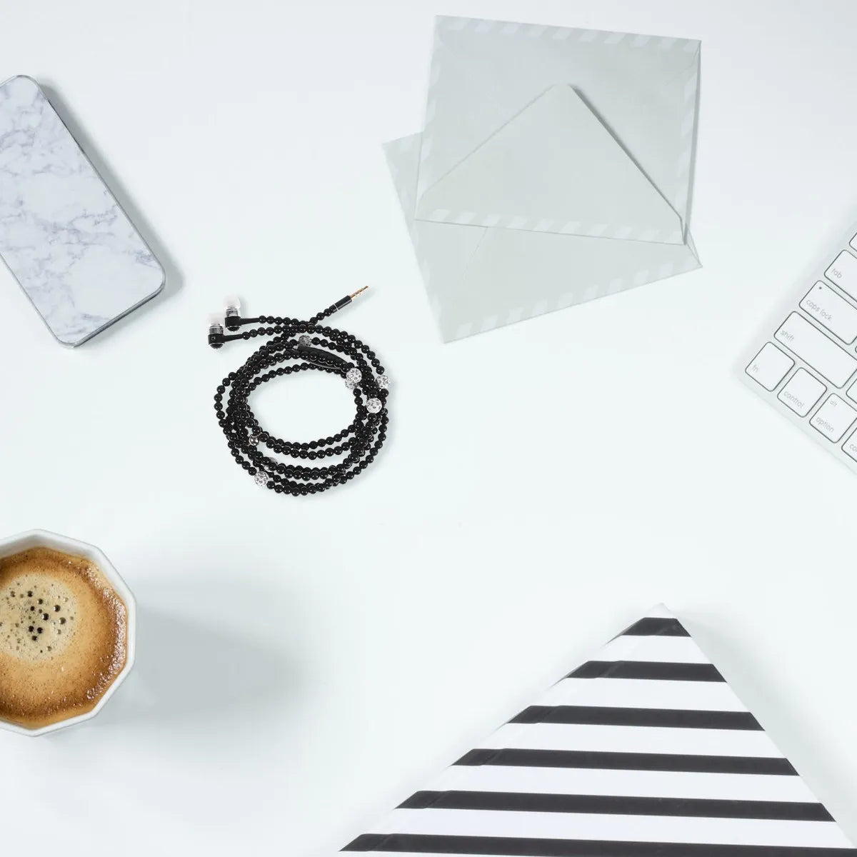 Pearl Chain Wired Earphones with Mic – Necklace Style Earbuds Wired In-Ear Earphones PLUSH