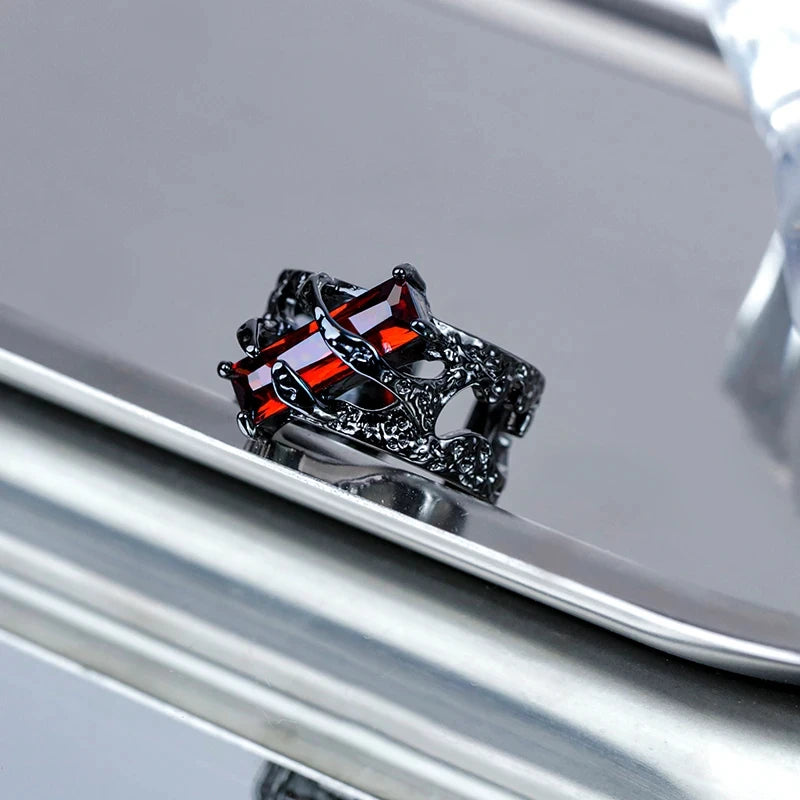 Punk Black Thorn Open Ring – Red Rhinestone Hollow Design Cocktail Ring PLUSH
