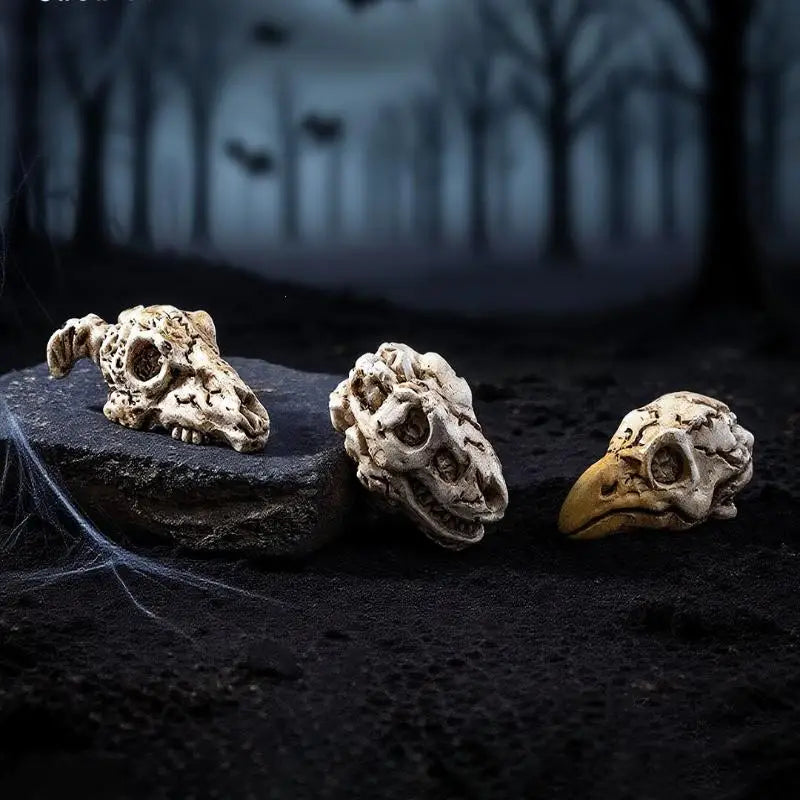 Mini Halloween Crow Skull Ornaments 5pcs – Gothic Resin Decor Halloween Figurine Set PLUSH