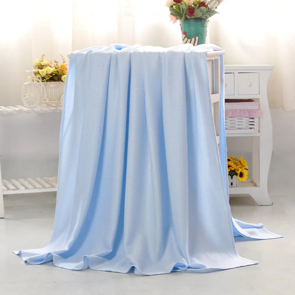 Bamboo Cooling Blanket for Adults – Lightweight & Breathable Cooling Blanket PLUSH light blue 150x200cm