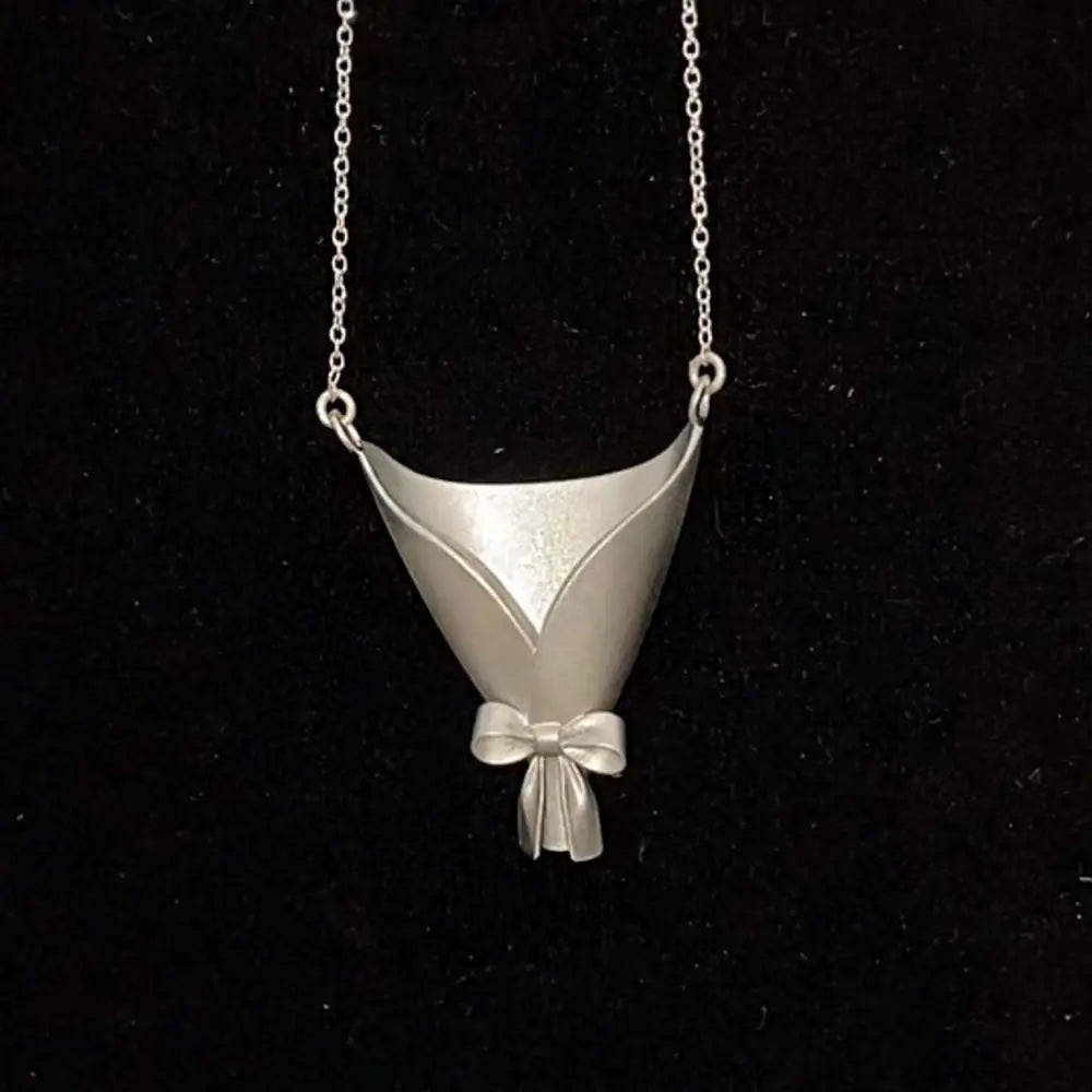 Silver Flower Bouquet Bow Pendant Necklace – Collarbone Chain Pendant Necklace PLUSH