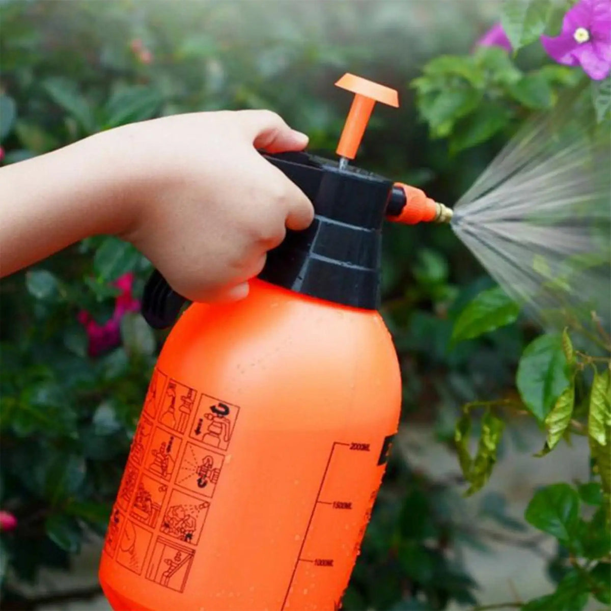 2/3L Hand Pressure Garden Sprayer – Adjustable Nozzle Bottle Garden Sprayer Bottle PLUSH