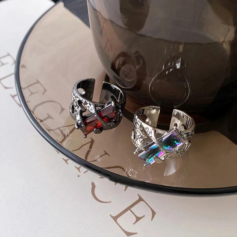 Punk Black Thorn Open Ring – Red Rhinestone Hollow Design Cocktail Ring PLUSH