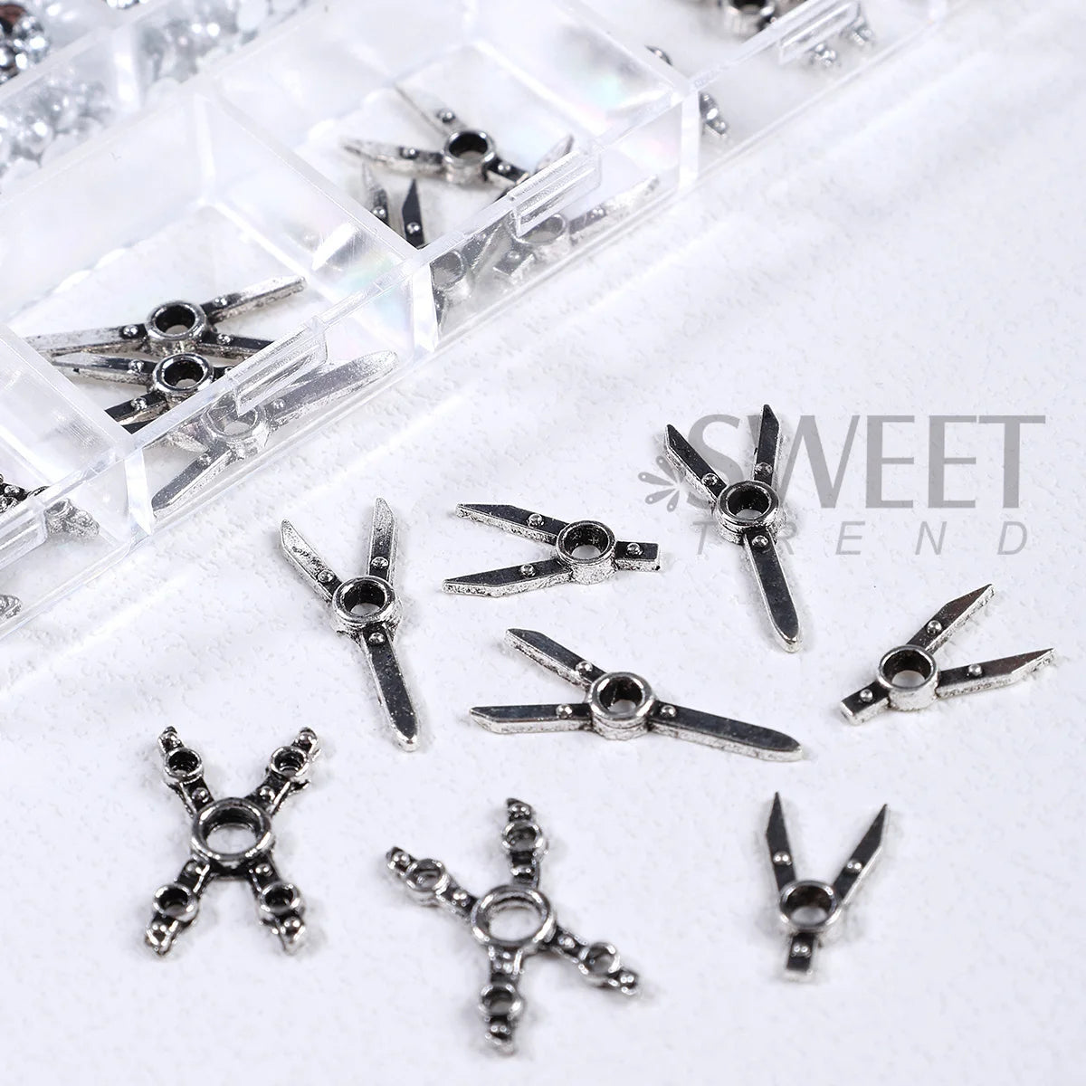 12-Grid Gothic Punk Nail Art Decor – Rhinestone & Rivets Set Nail Art Decoration PLUSH