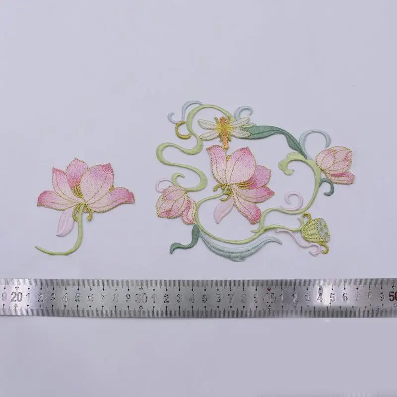 Embroidered Flower Iron-On Patch – DIY Fabric Appliqué Embroidered Fabric Patch PLUSH